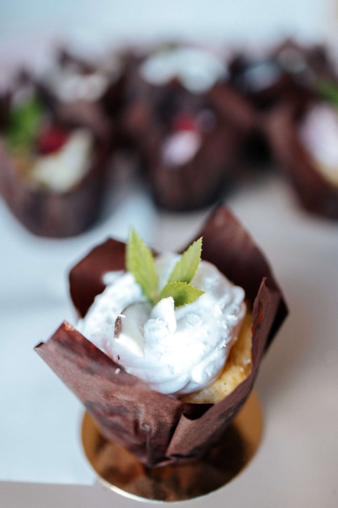 MUFFINY WEGAŃSKIE_ WANILIOWE Z KREMEM RAFAELLO